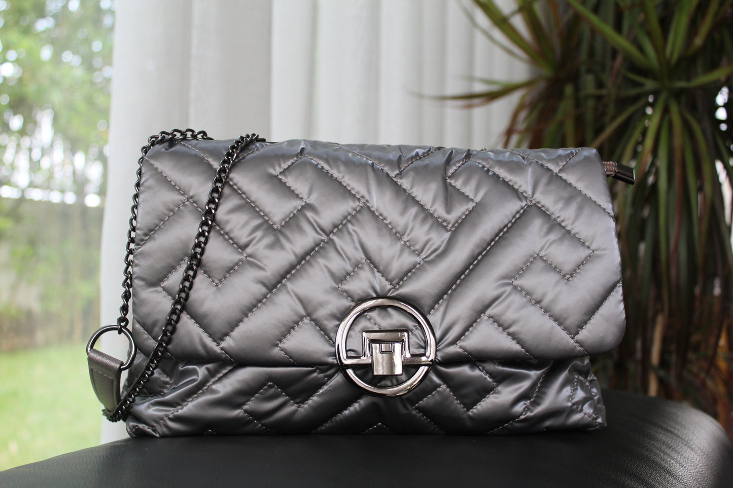 sac chic, pratique gris, chaine noire