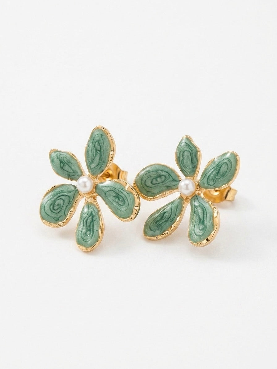 Boucles d'oreilles en acier inoxydable, et coloris vert avec une perle central très chic et épurées