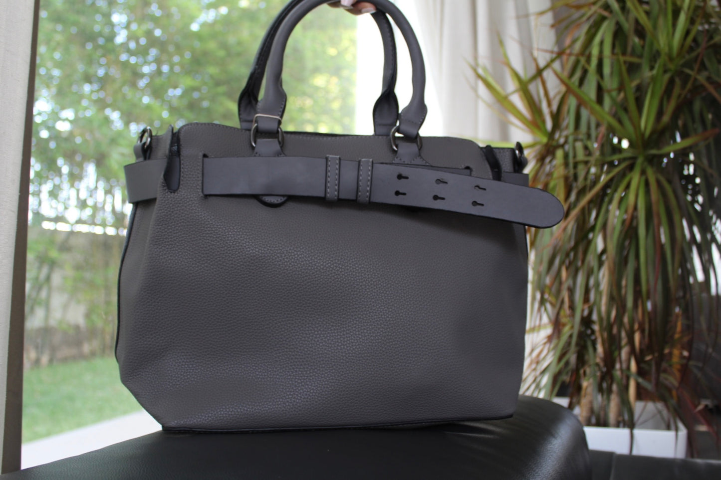 Sac Argenté robuste et sophistiqué