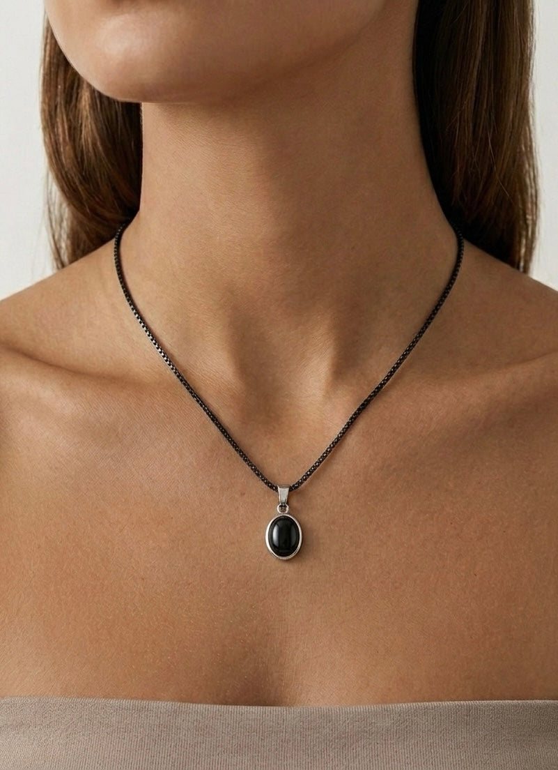 collier vintage halo en acier inoxydable argenté au pendentif noir