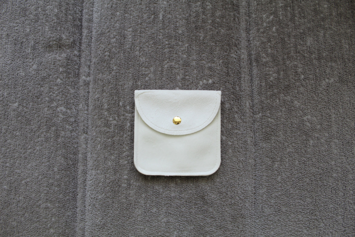 Pochette cadeau blanche et douce au toucher