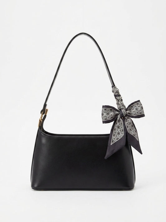 Sac à main stylé aux détails doré et ruban assorti 