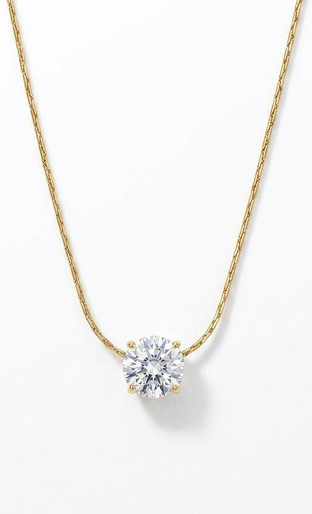 Collier simple et tendance à la pierre centrée scintillante très moderne