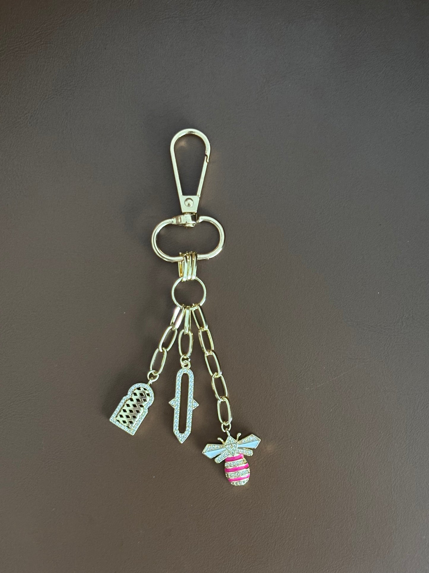 Charm abeille rose chic