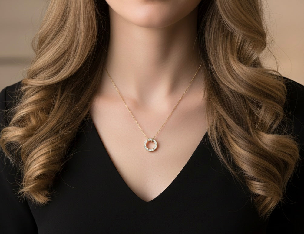 collier doré en acier inoxydable en forme de cercle élégant