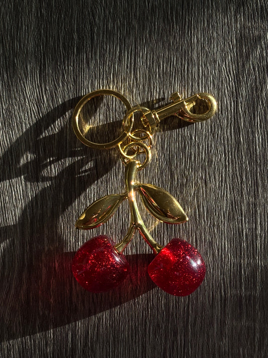 Cherry Cham doré et rouge brillant tendance