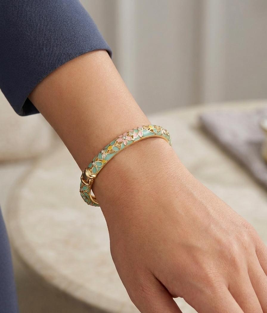 Bracelet porté en acier inoxydable moderne et élégant