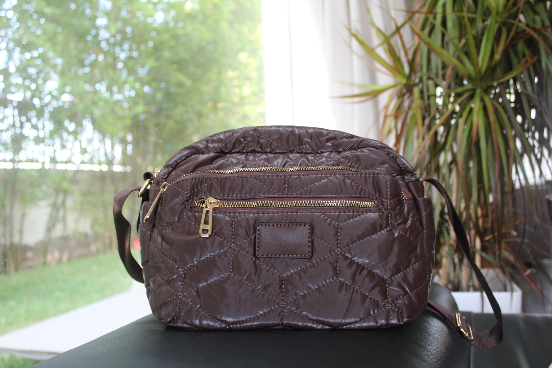 Sac Marron robuste et tendance, détails dorés