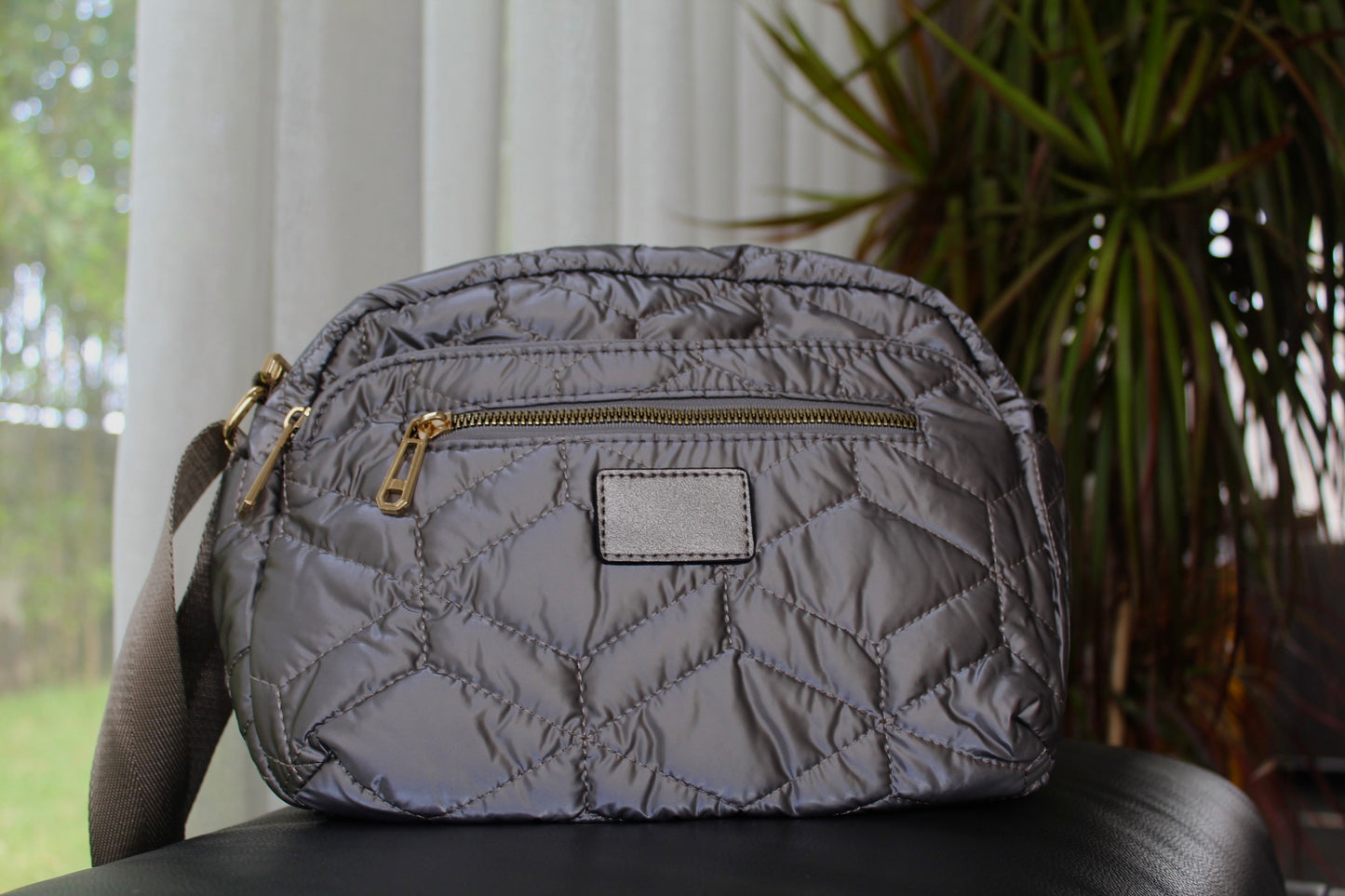 Sac grand et spacieux argenté
