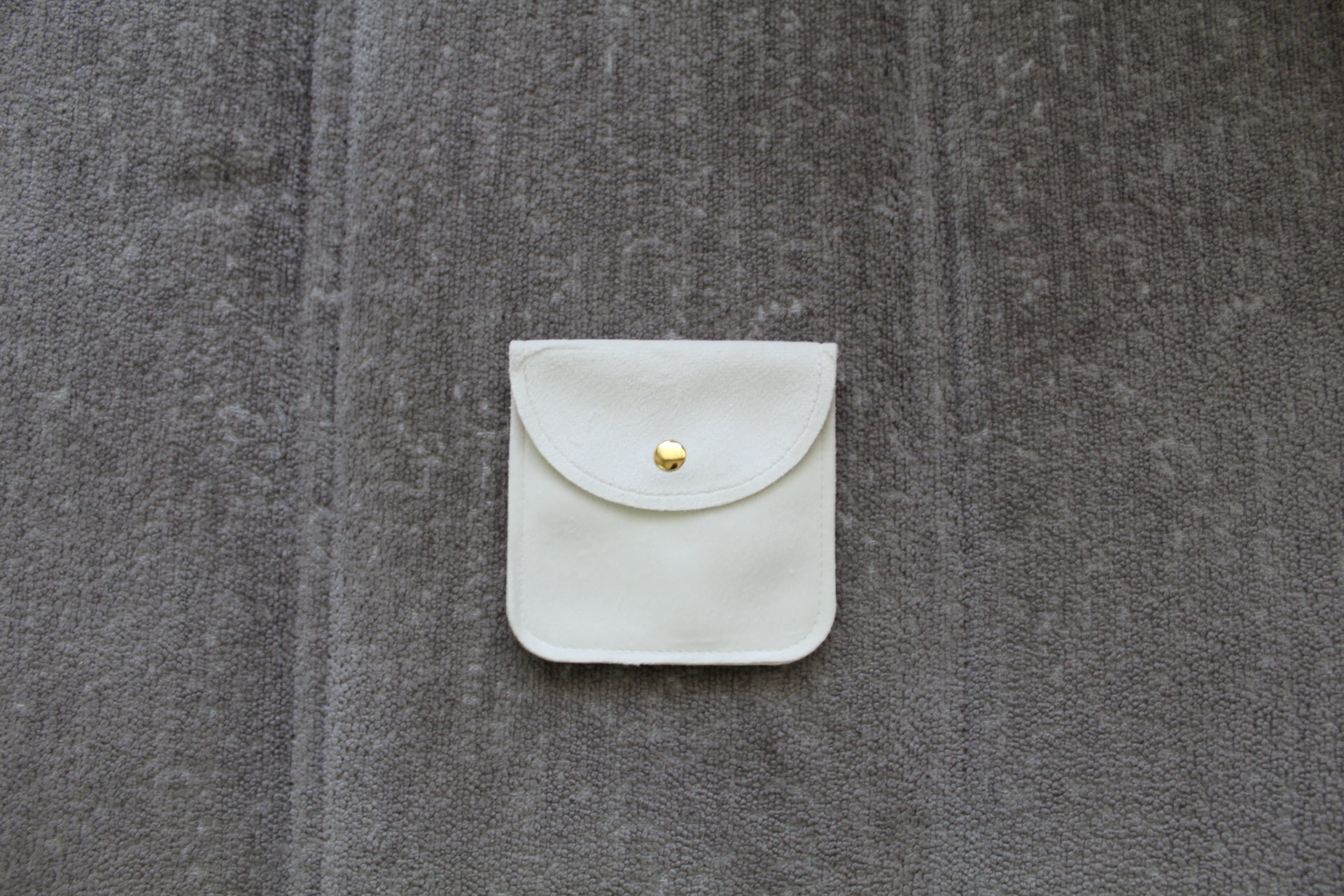 Pochette cadeau blanche et douce au toucher