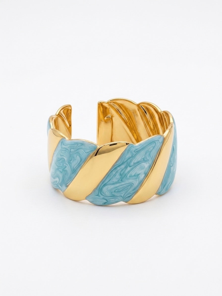 bracelet manchette torsadé en métal doré et maillons effet nacre bleu 