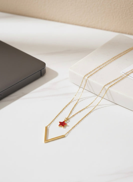 collier en acier inoxydable doré avec une étoile rouge 