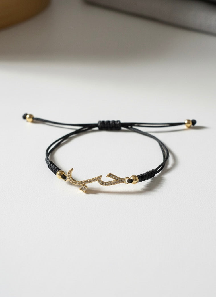bracelet à fil noir et détails gold