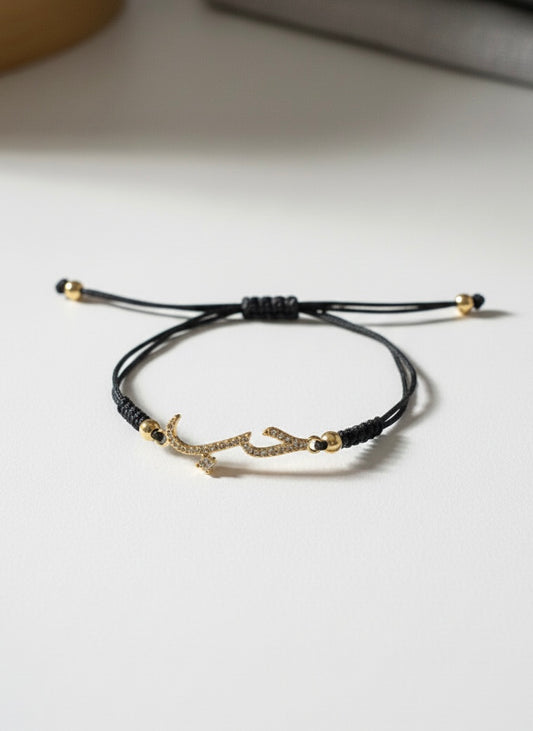bracelet à fil noir et détails gold