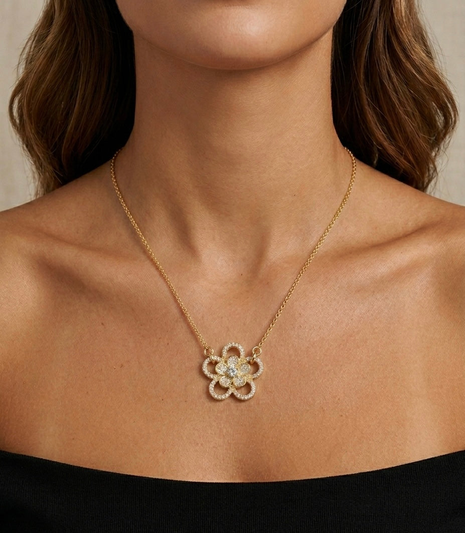 collier en forme de grande fleur imposante en acier inoxydable 