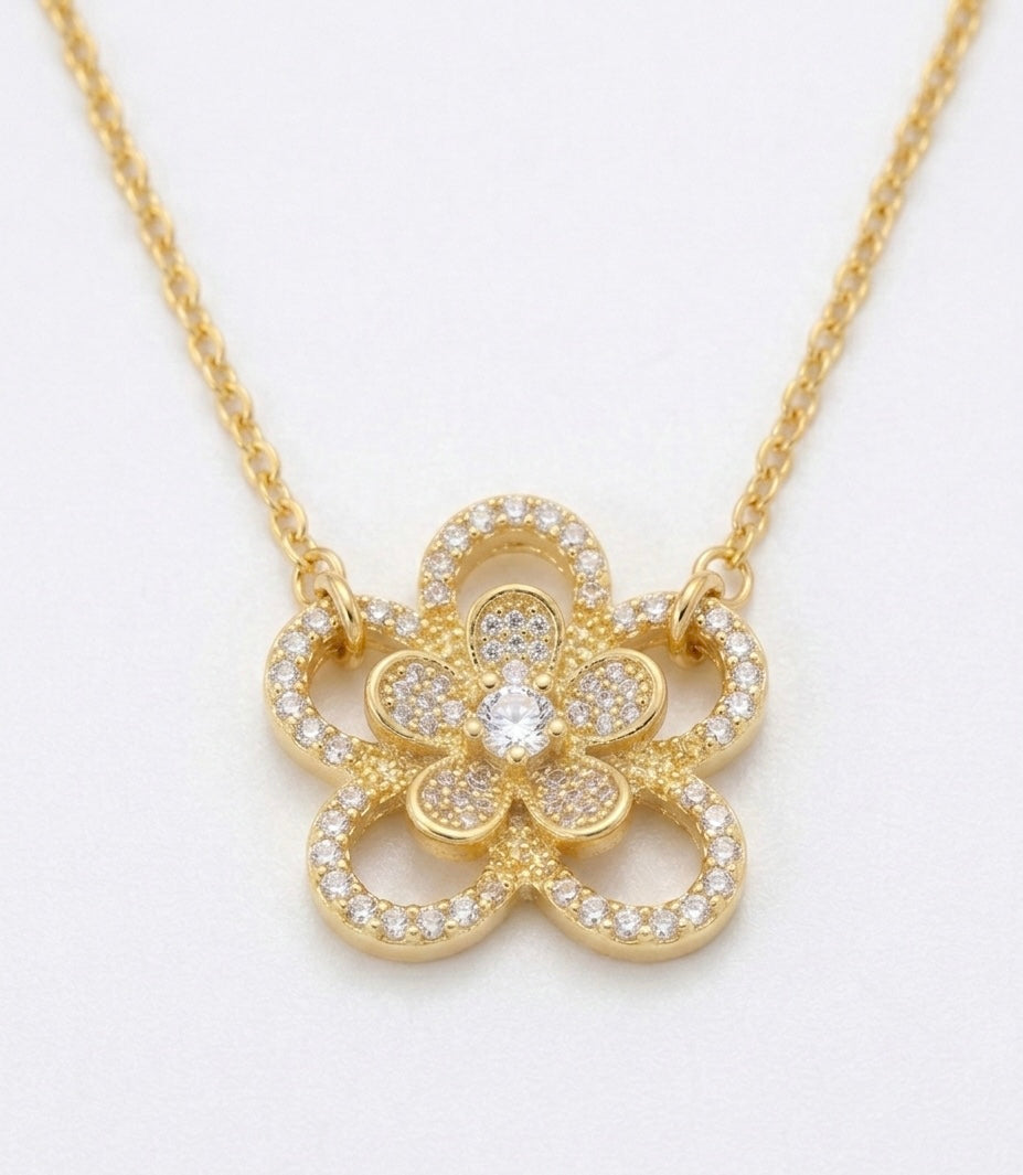 collier en forme de grande fleur imposante en acier inoxydable 