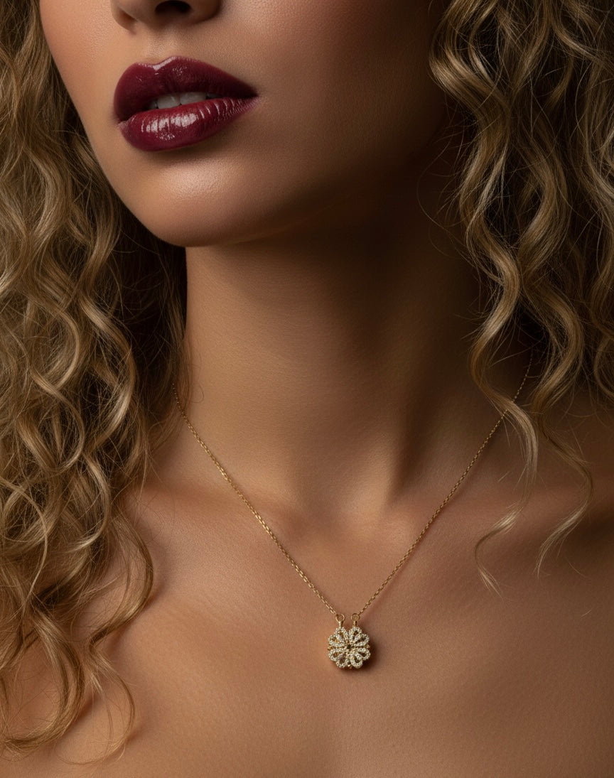 collier acier inoxydable doré s'ouvrant en 4 petits coeurs 
