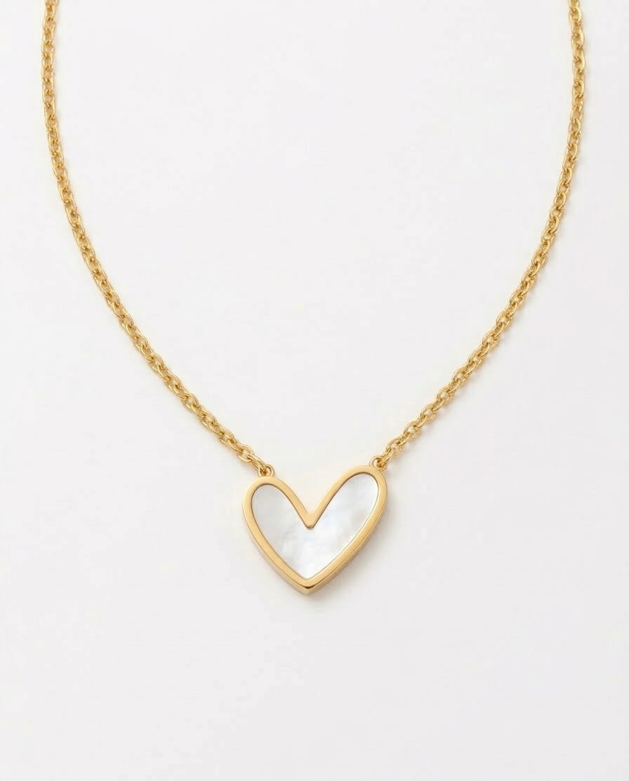 collier sous forme de coeur blanc chic et minimaliste
